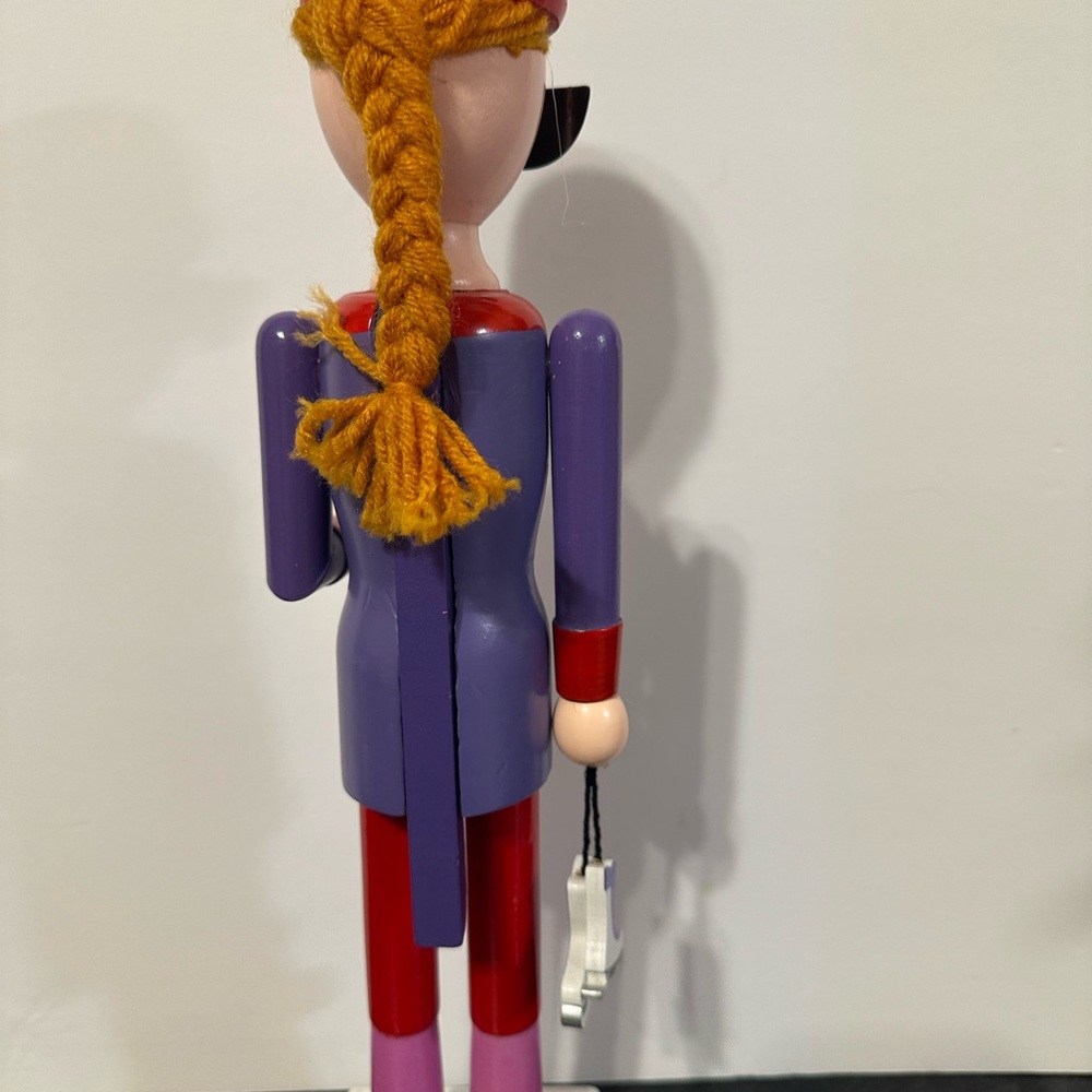 Skater Nutcracker - Picture 3 of 7